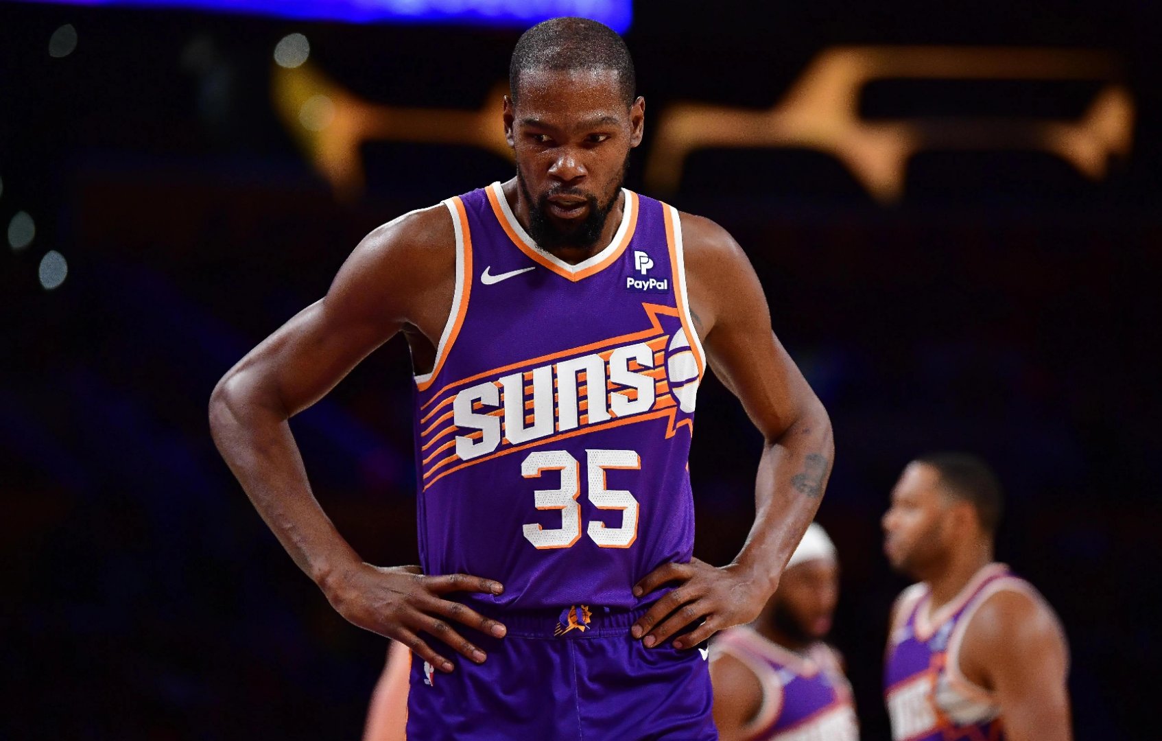 杜兰特 21+6+5 “死神” 模式力撑局面，克莱三分 8 中 1 陷低迷，火箭险胜残阵独行侠