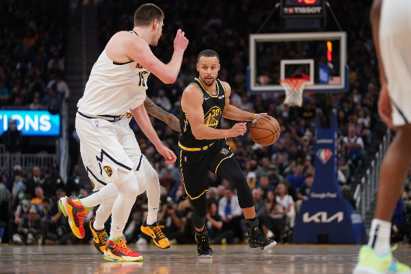 天价三巨头集体哑火！1.5 亿薪资仅轰 26 分 勇士 24 分惨败雷霆遭碾压